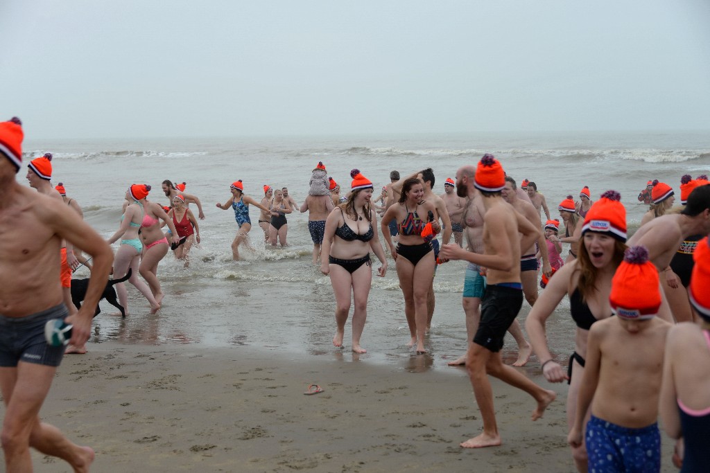 ../Images/Nieuwjaarsduik Noordwijk 2020 089.jpg